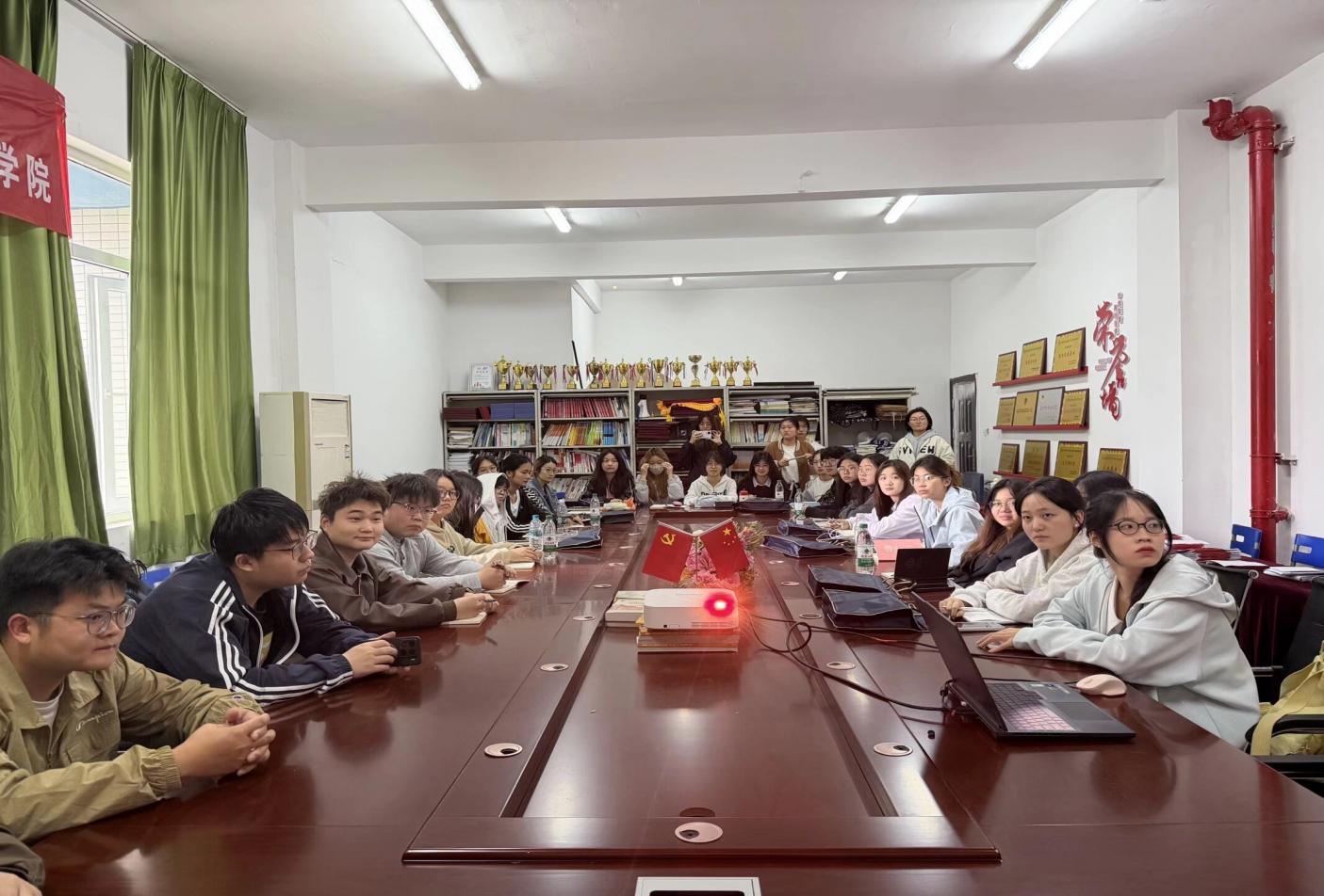 座无虚席